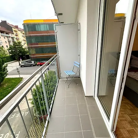 Balkonwohnung Neben Mol-bio Апартаменты