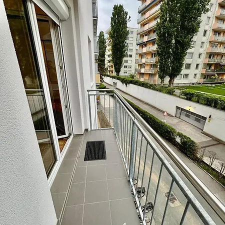 Apartment Balkonwohnung Neben Mol-bio