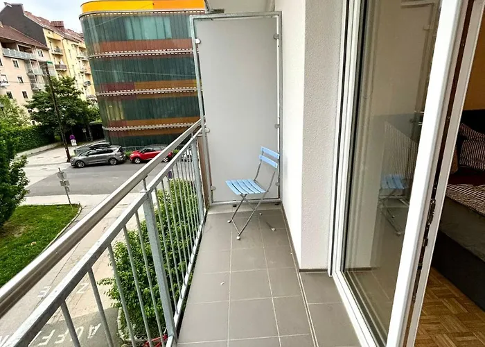 Balkonwohnung Neben Mol-bio 公寓